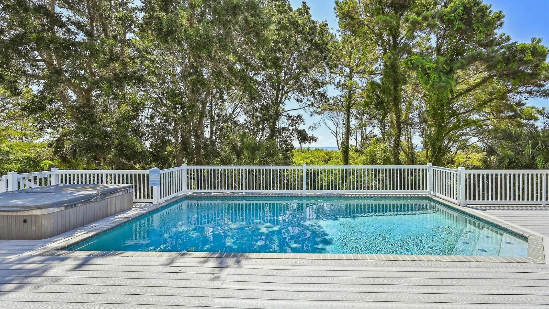 18 Dollar Road- Oceanfront, Large Private Pool, Hot Tub Free Activities Included Holiday home Hilton Head Island