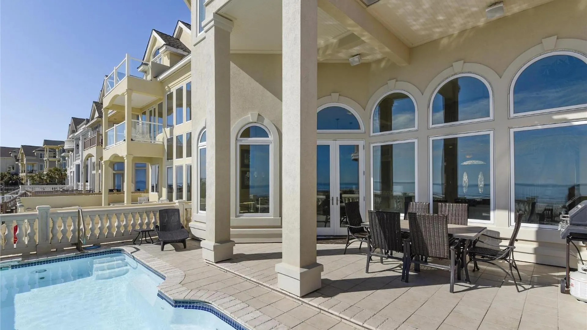 14 Collier Road- Oceanfront, Private Pool, Free Activities Included Holiday home *