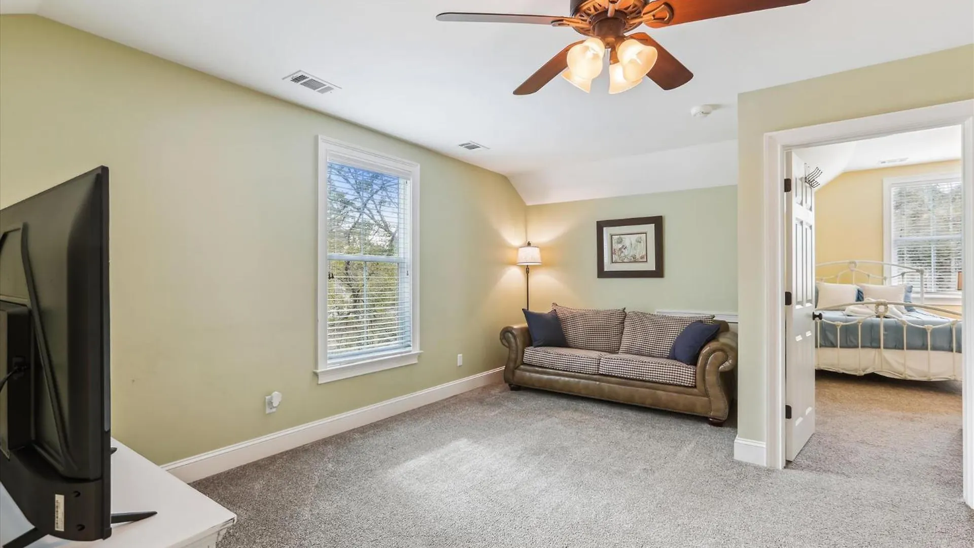 13 Moonshell Rd- Near Ocean,huge Pool,fully Fenced Backyard! Free Activities! *