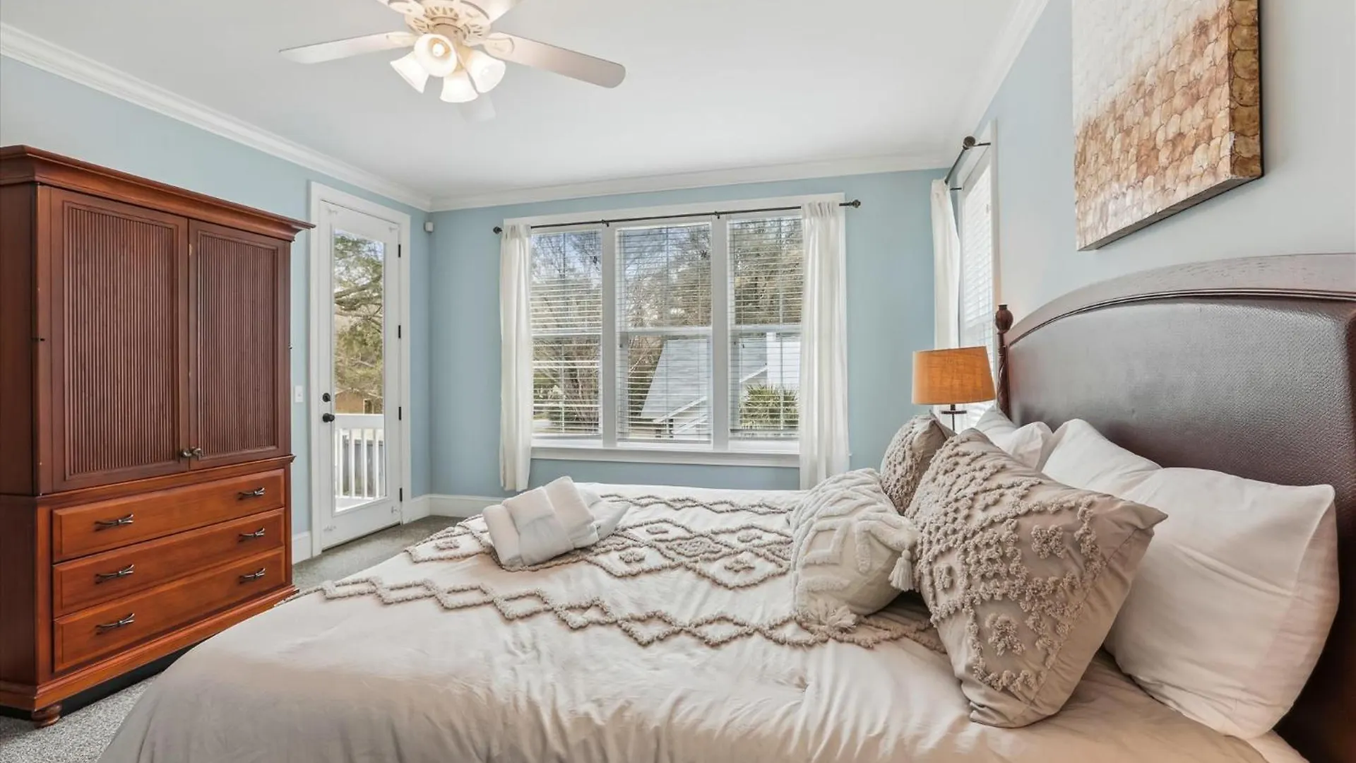 13 Moonshell Rd- Near Ocean,huge Pool,fully Fenced Backyard! Free Activities! *