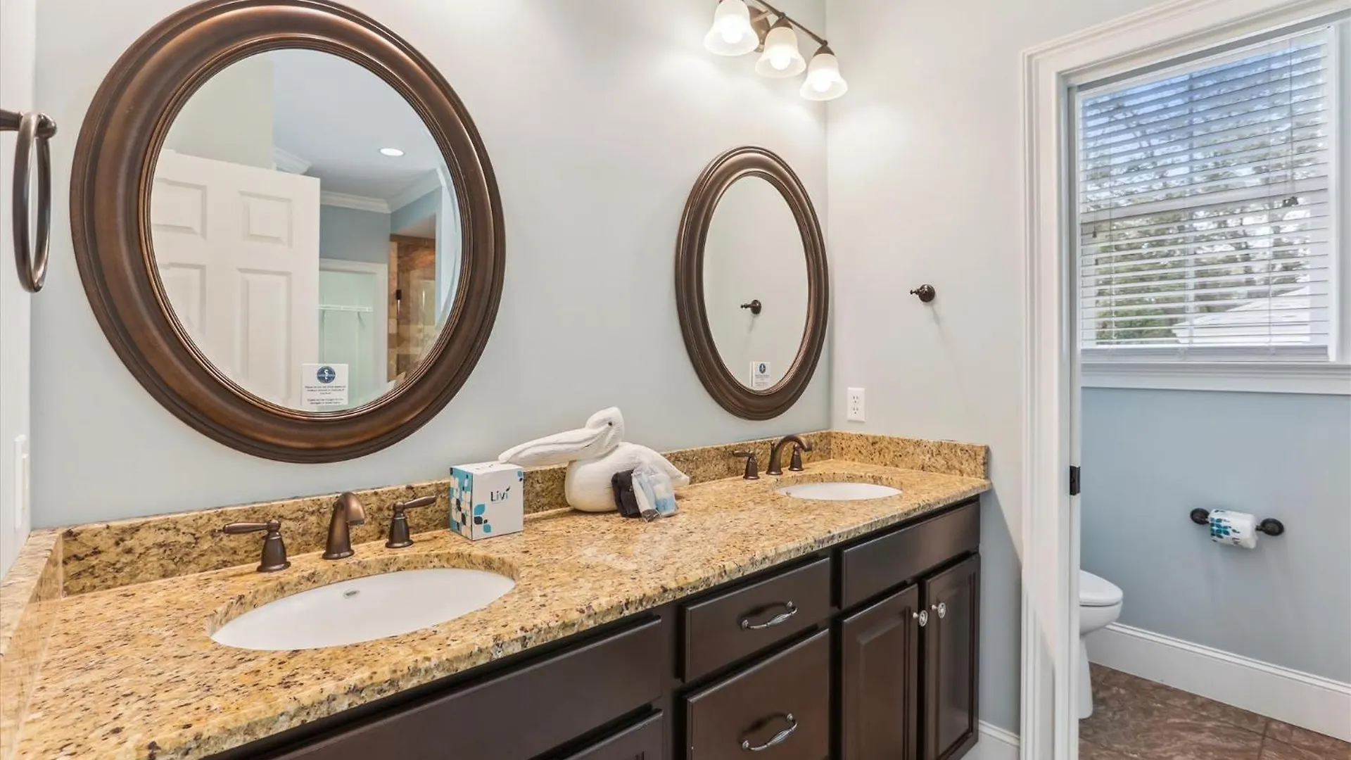 13 Moonshell Rd- Near Ocean,huge Pool,fully Fenced Backyard! Free Activities!