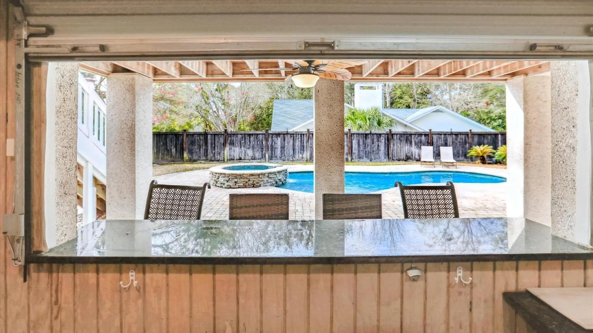 13 Moonshell Rd- Near Ocean,huge Pool,fully Fenced Backyard! Free Activities! *