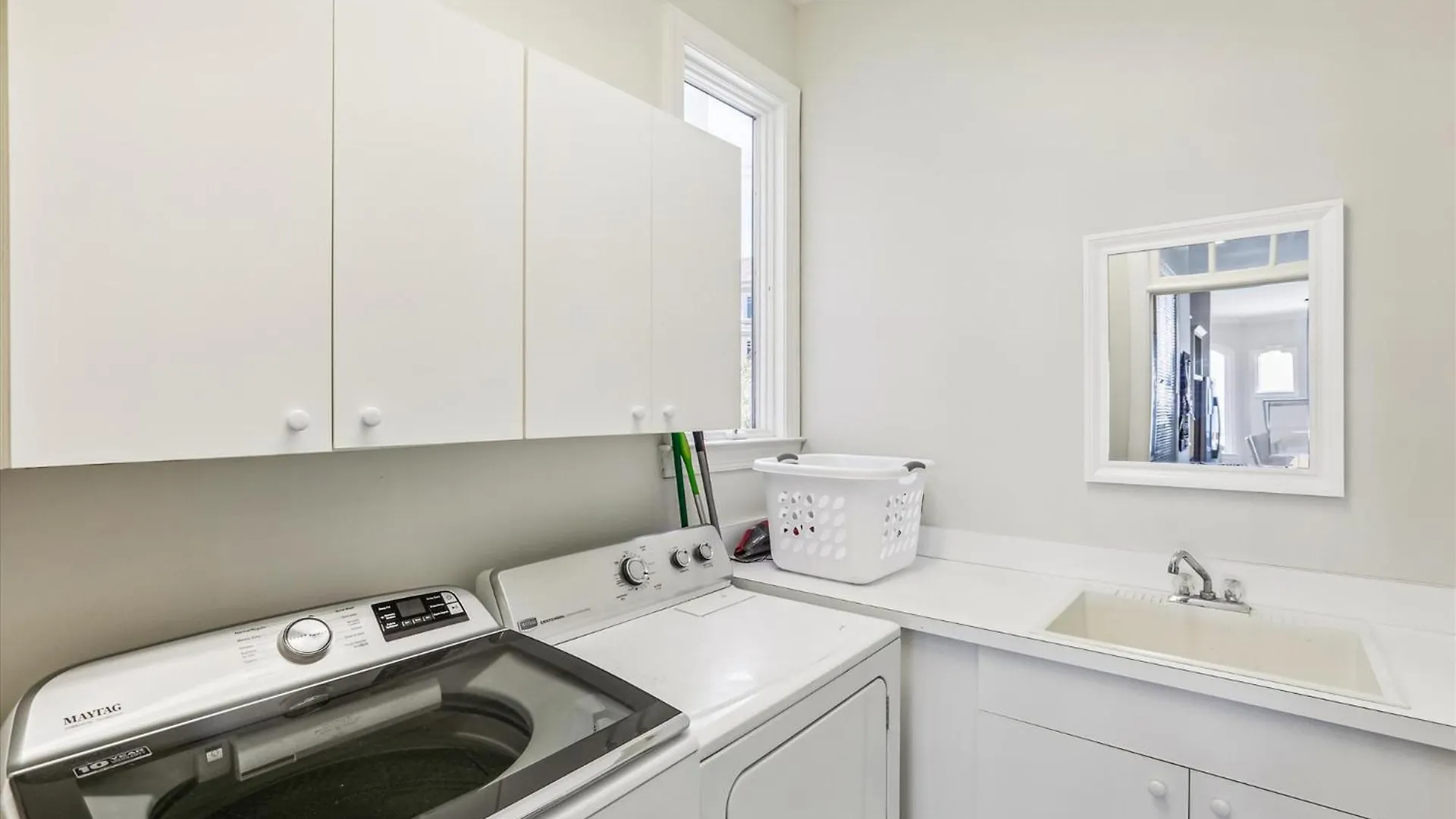 Holiday home 12 Collier Road- Oceanfront, Pool, Great For Large Groups, Free Activities Included
