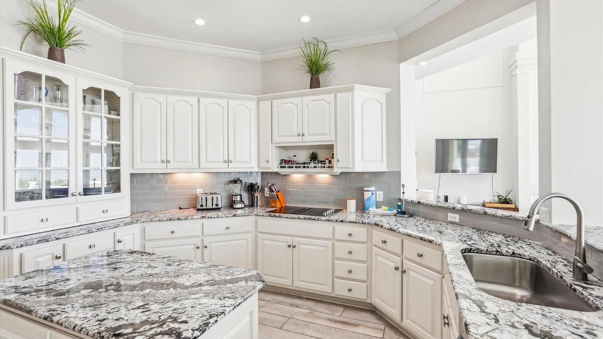 12 Collier Road- Oceanfront, Pool, Great For Large Groups, Free Activities Included