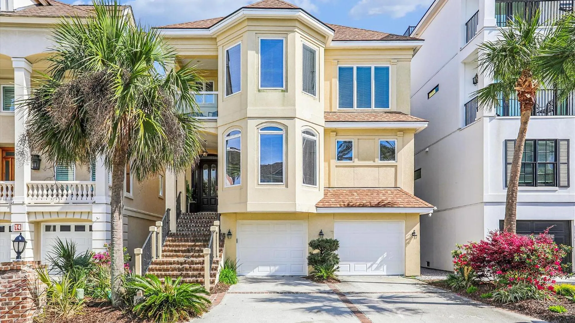 Holiday home 12 Collier Road- Oceanfront, Pool, Great For Large Groups, Free Activities Included *