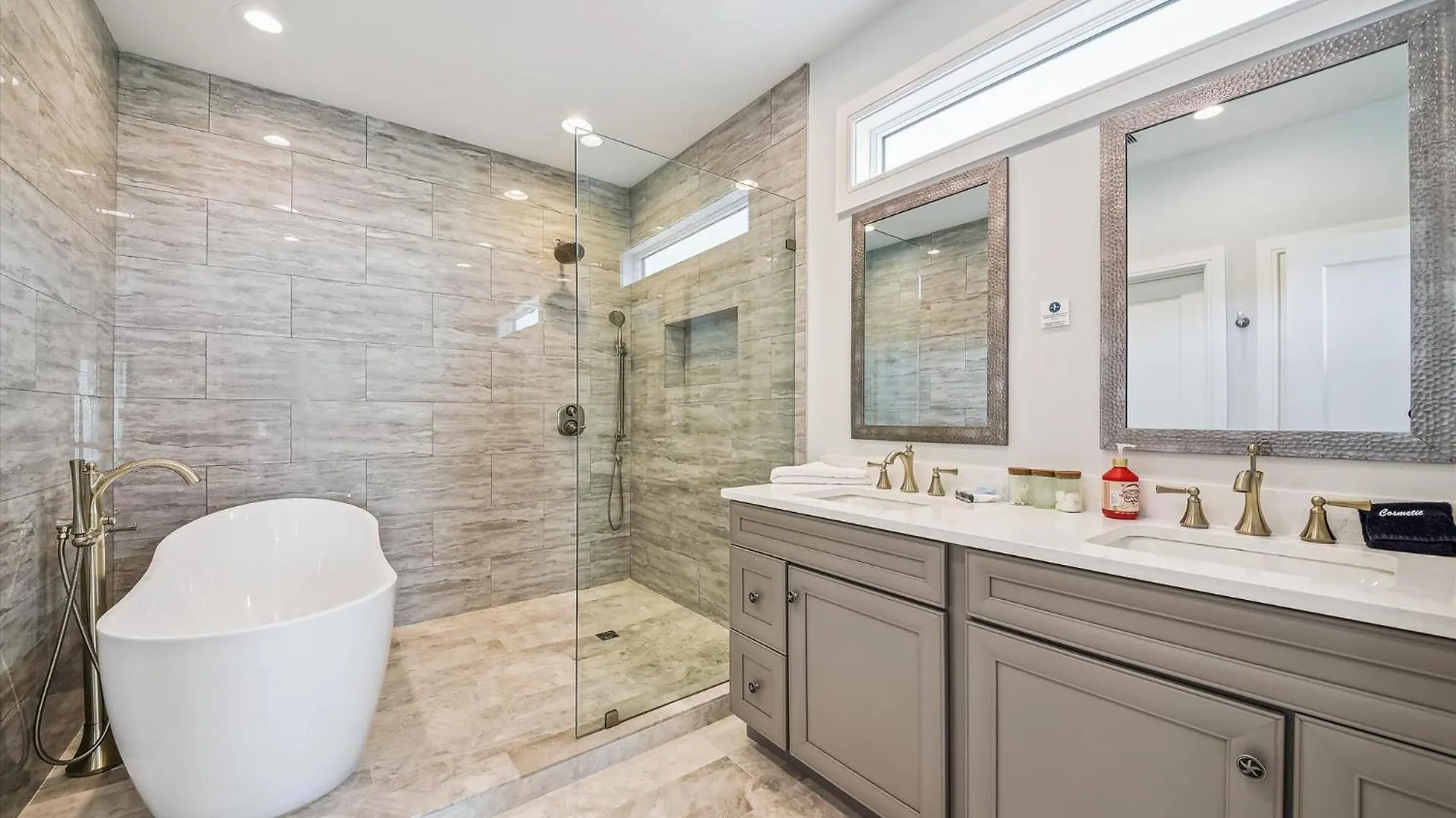 10 Collier Beach- Oceanfront, Private Access, Heatable Pool, Free Activities Included בית נופש
