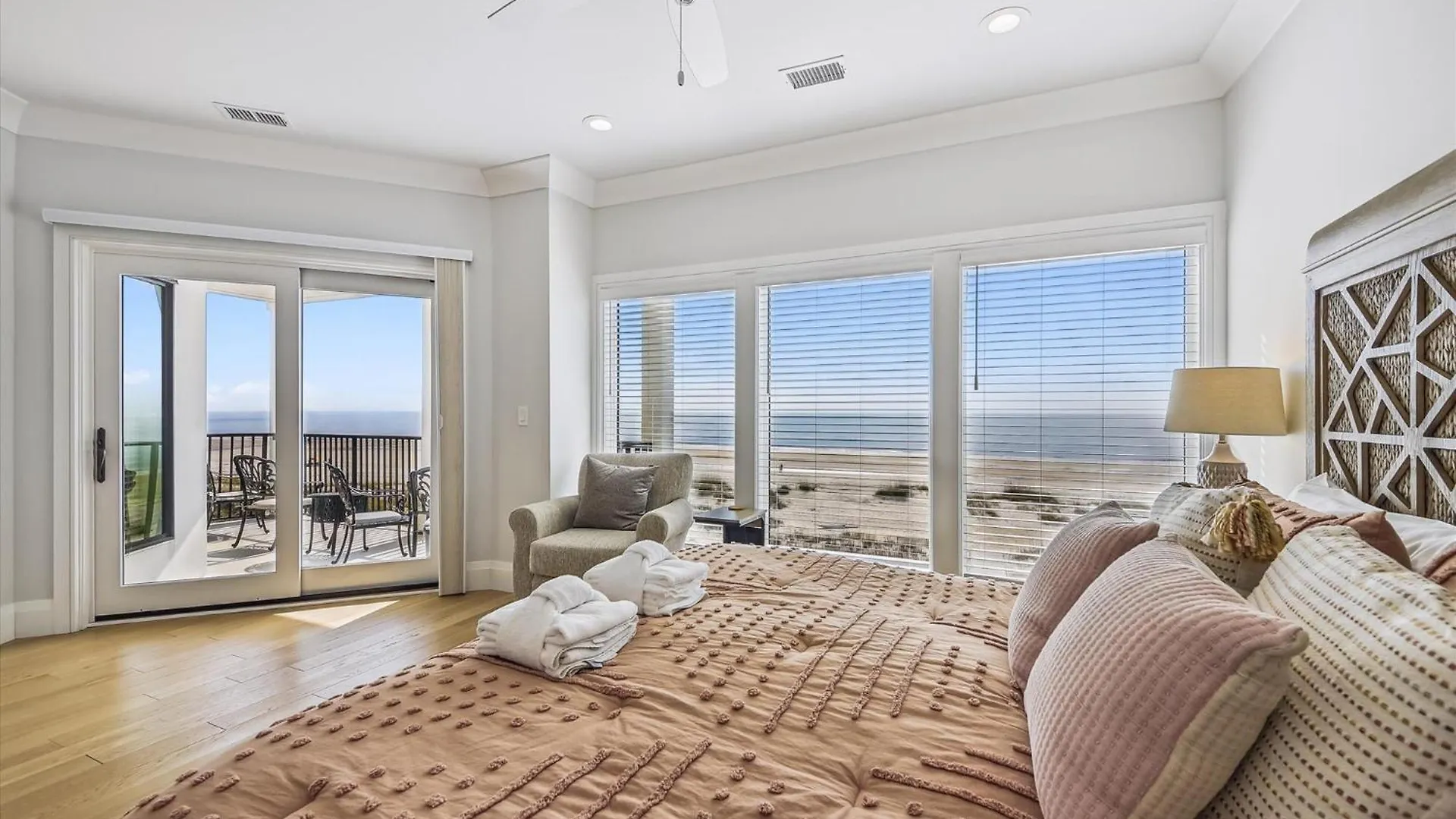 10 Collier Beach- Oceanfront, Private Access, Heatable Pool, Free Activities Included *
