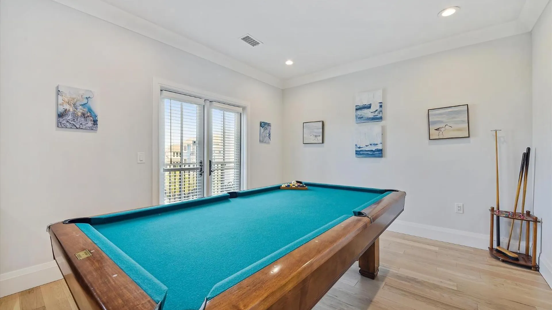 10 Collier Beach- Oceanfront, Private Access, Heatable Pool, Free Activities Included