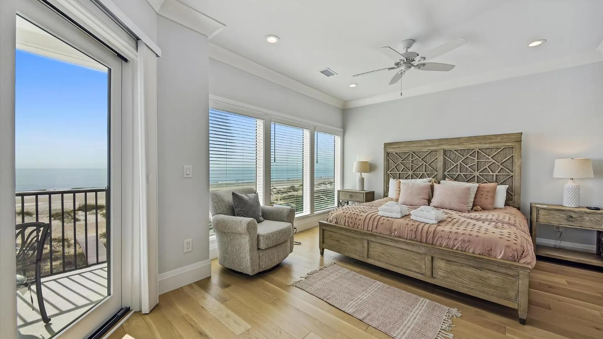 בית נופש 10 Collier Beach- Oceanfront, Private Access, Heatable Pool, Free Activities Included *