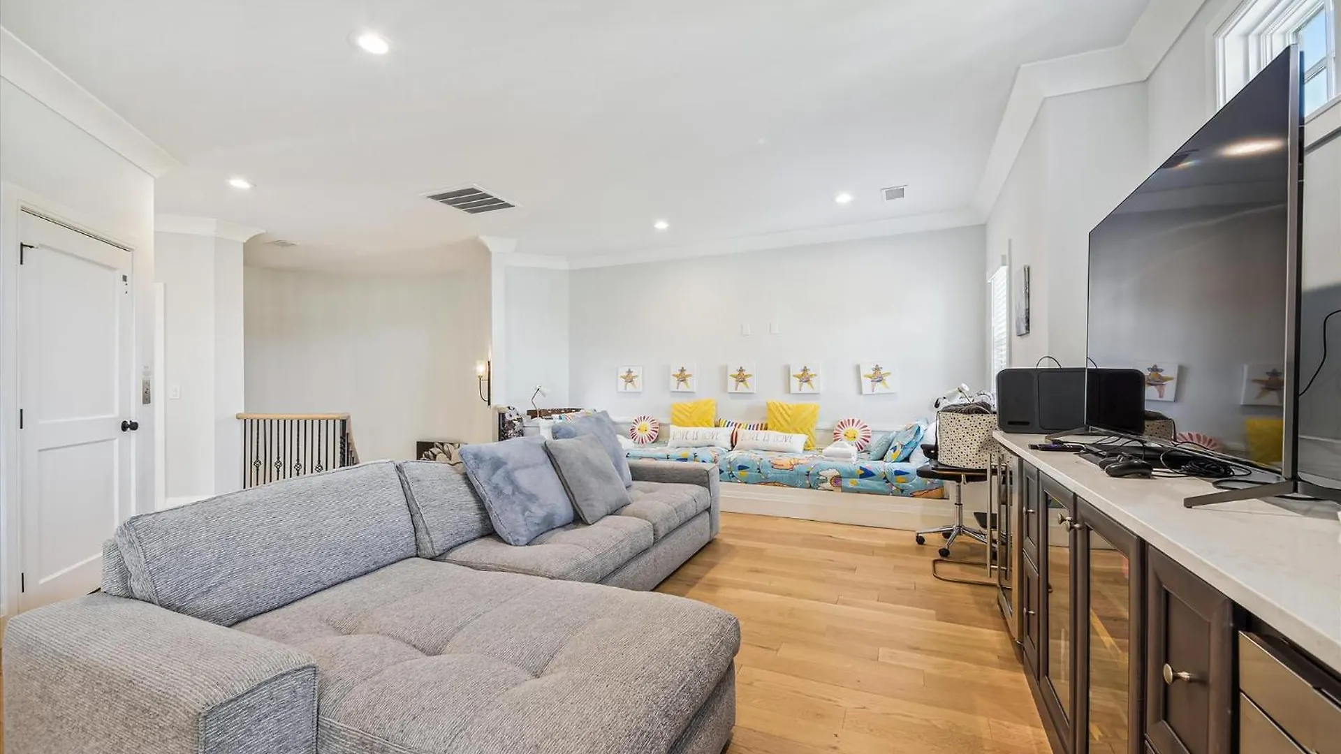 10 Collier Beach- Oceanfront, Private Access, Heatable Pool, Free Activities Included בית נופש