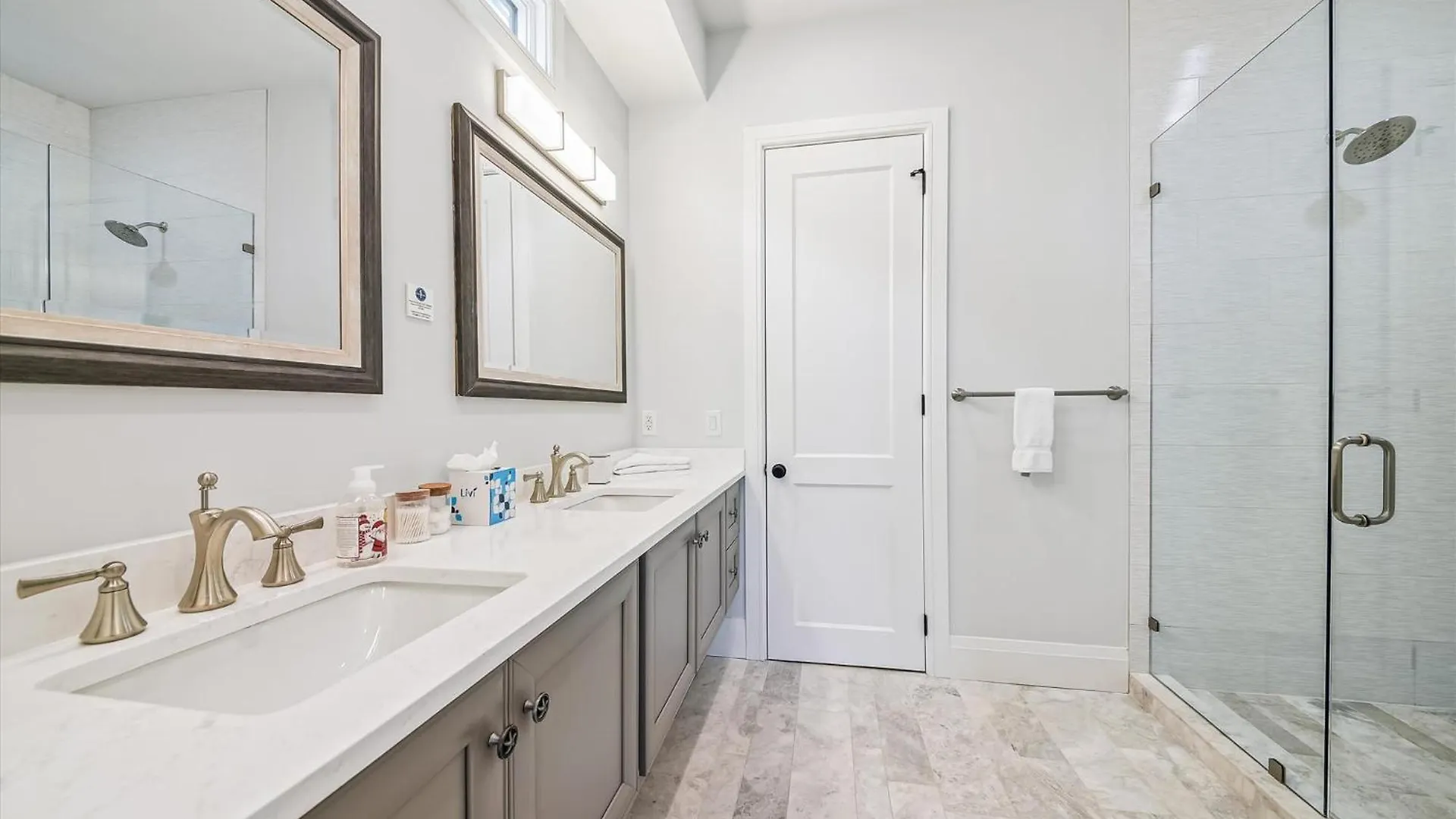 10 Collier Beach- Oceanfront, Private Access, Heatable Pool, Free Activities Included *