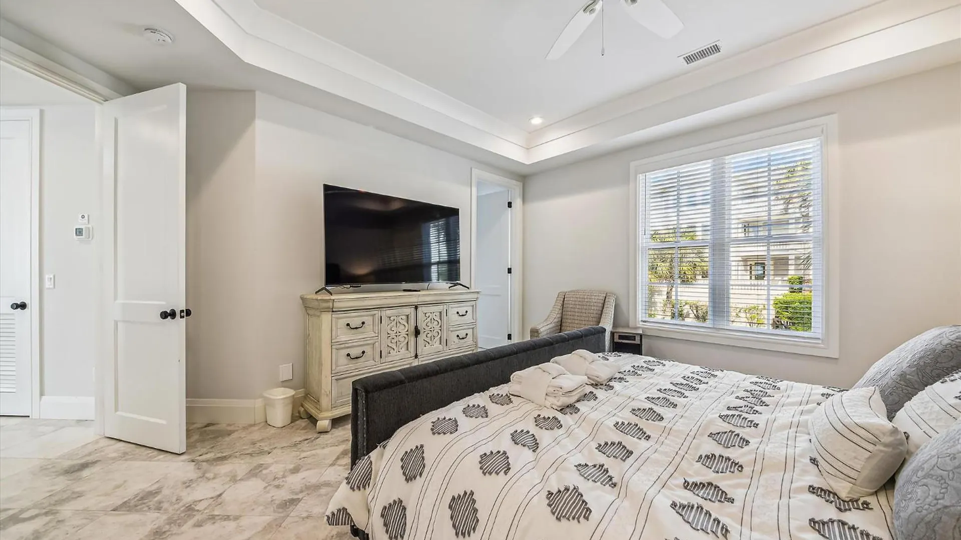 10 Collier Beach- Oceanfront, Private Access, Heatable Pool, Free Activities Included הילטון הד איילנד