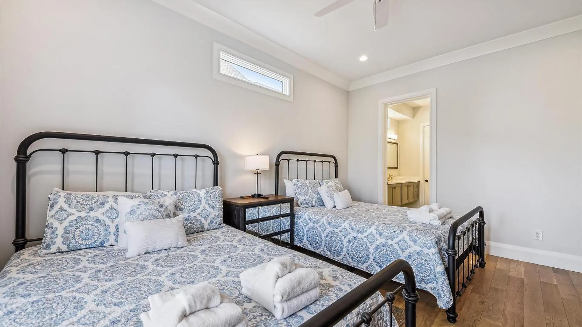 10 Collier Beach- Oceanfront, Private Access, Heatable Pool, Free Activities Included בית נופש