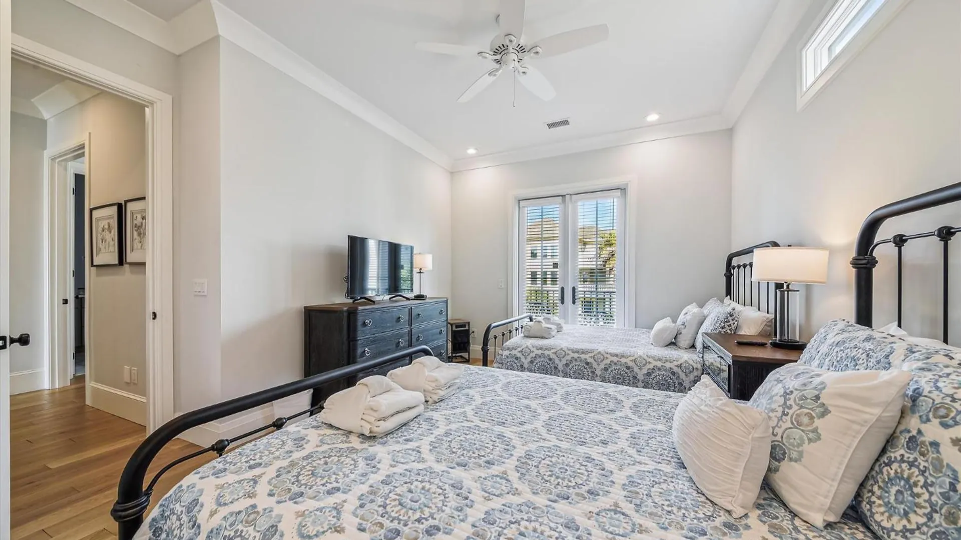 10 Collier Beach- Oceanfront, Private Access, Heatable Pool, Free Activities Included הילטון הד איילנד