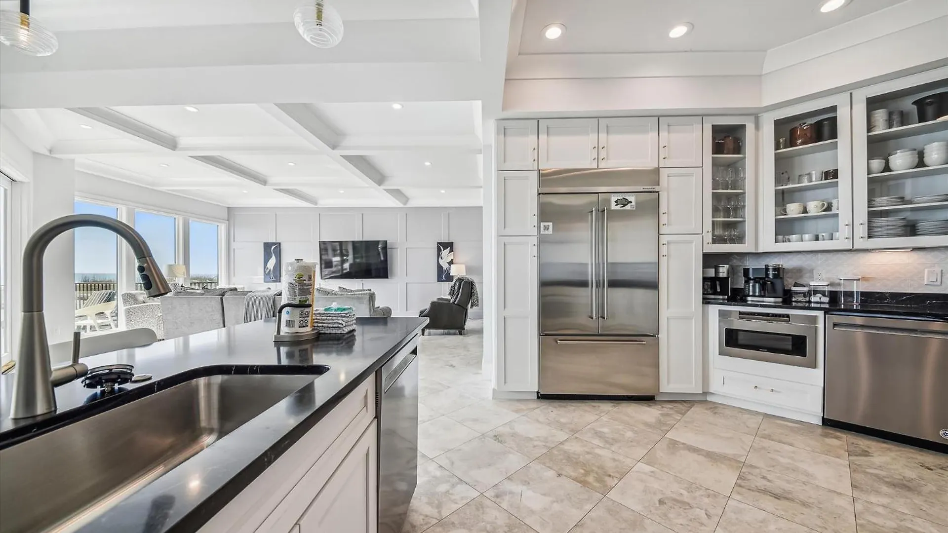 10 Collier Beach- Oceanfront, Private Access, Heatable Pool, Free Activities Included בית נופש