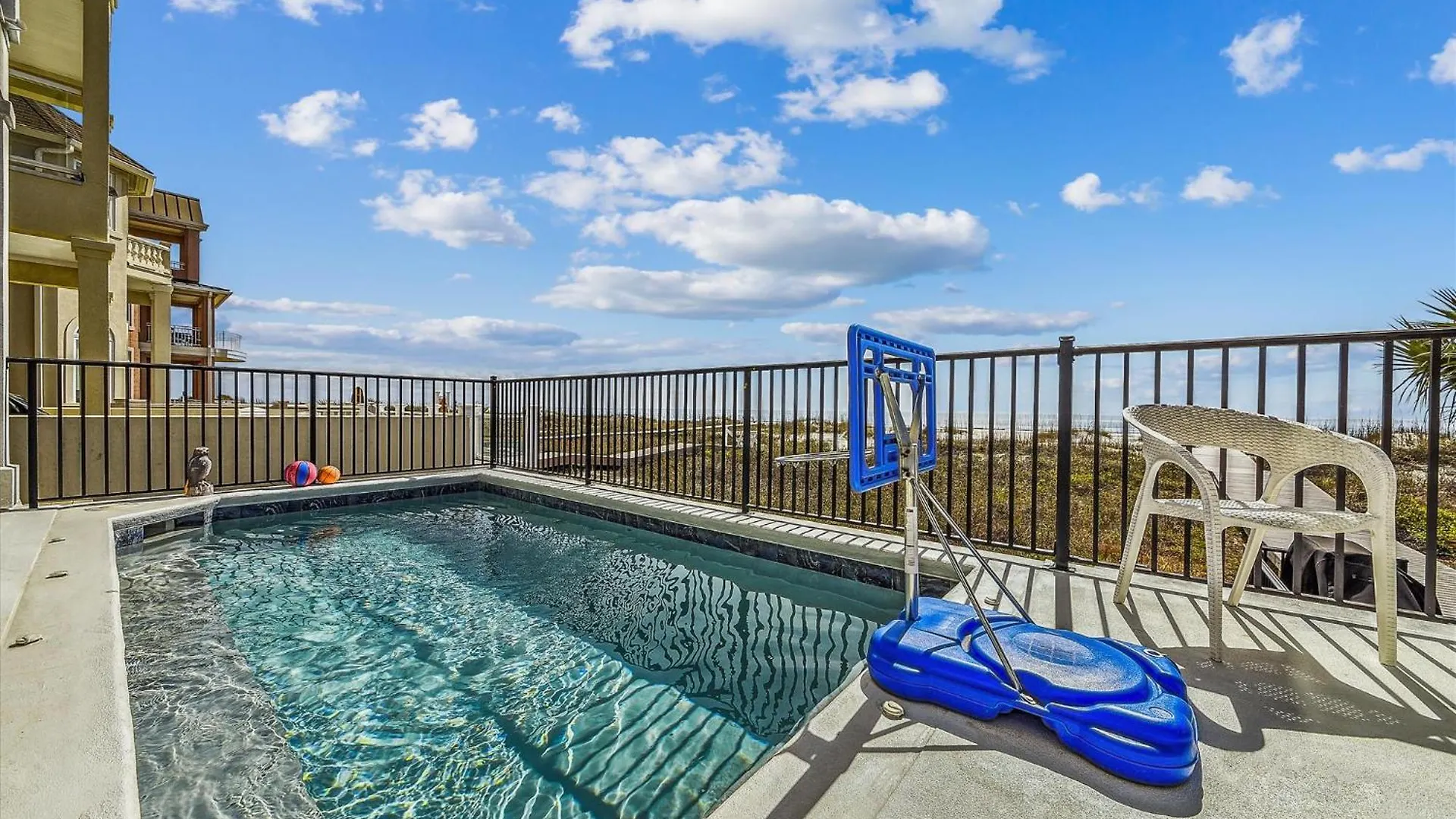 10 Collier Beach- Oceanfront, Private Access, Heatable Pool, Free Activities Included *