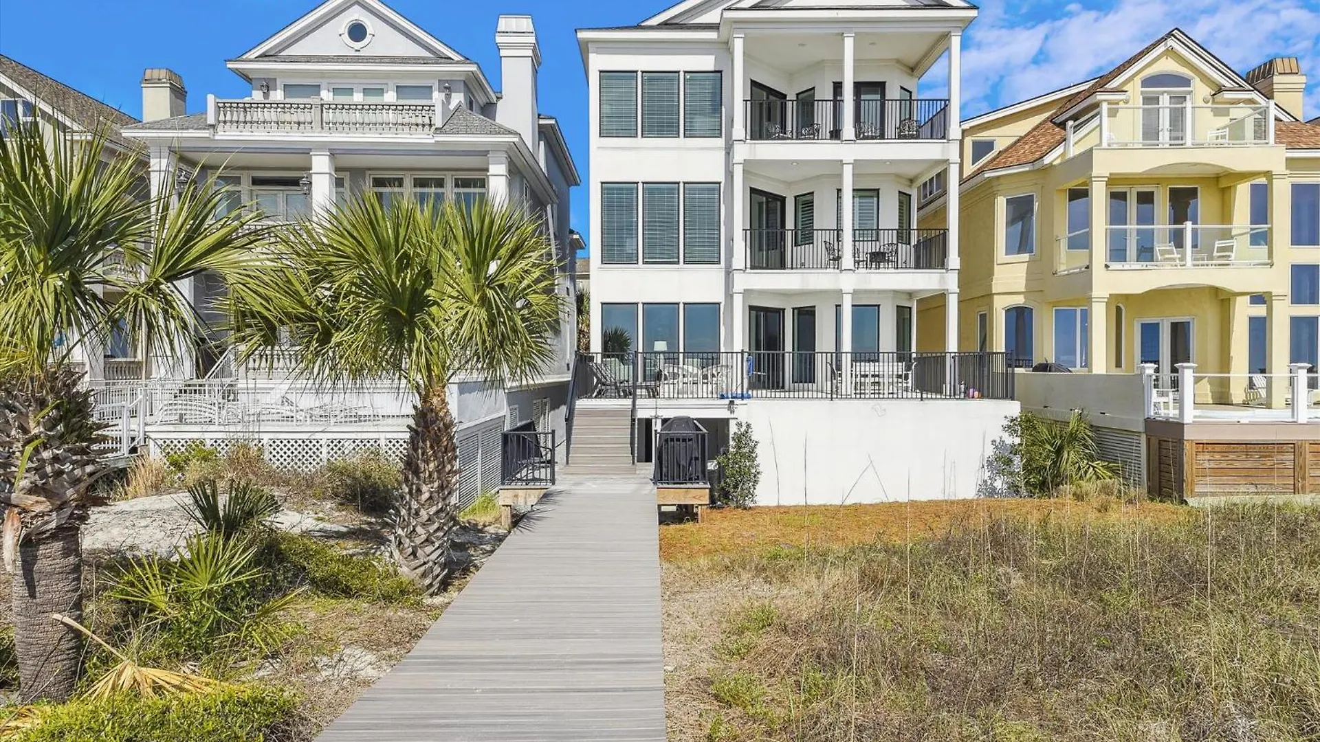 10 Collier Beach- Oceanfront, Private Access, Heatable Pool, Free Activities Included בית נופש