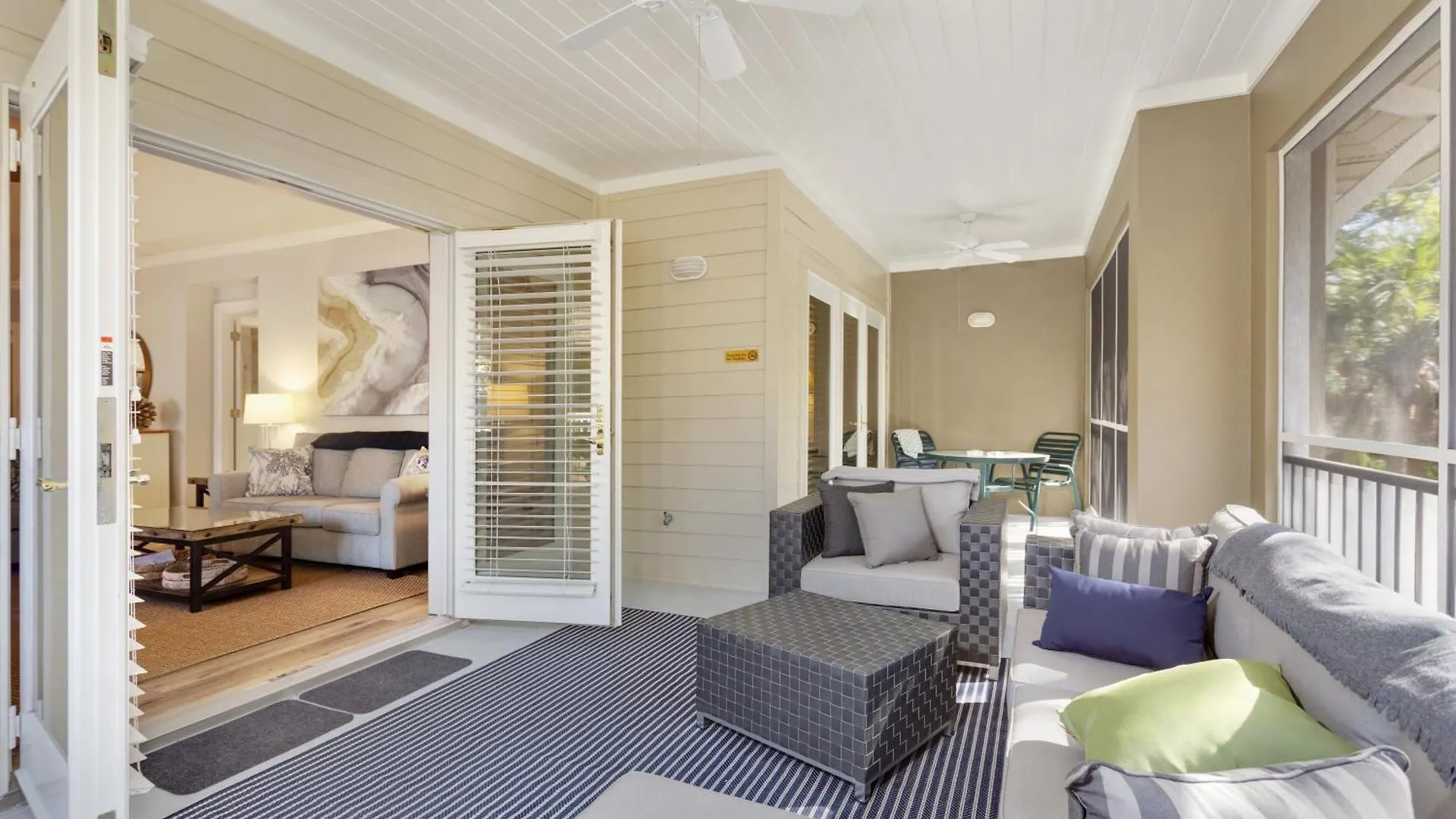 Villa Coastal, Luxury, Walk To