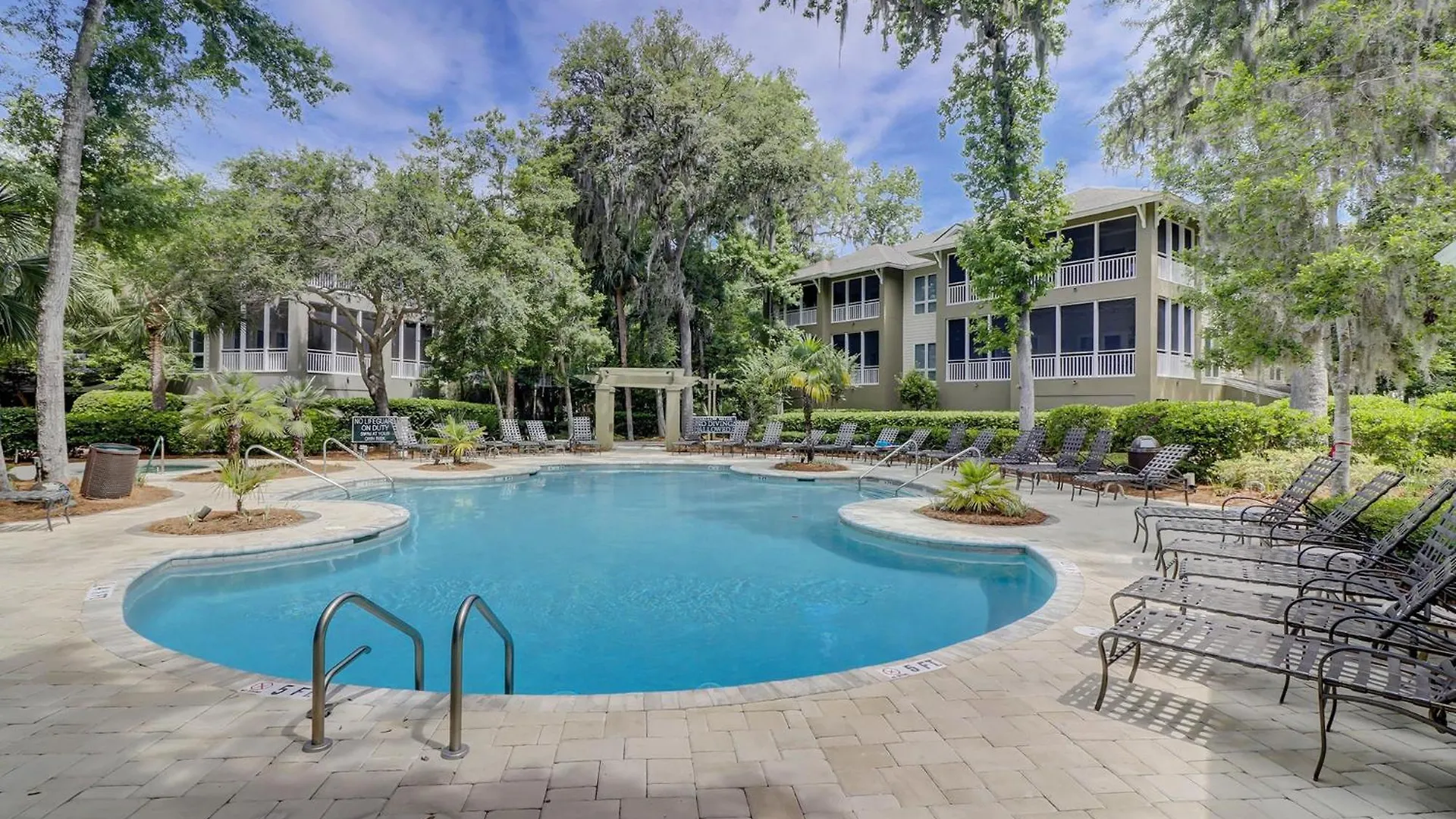 Coastal, Luxury, Walk To Hilton Head Island
