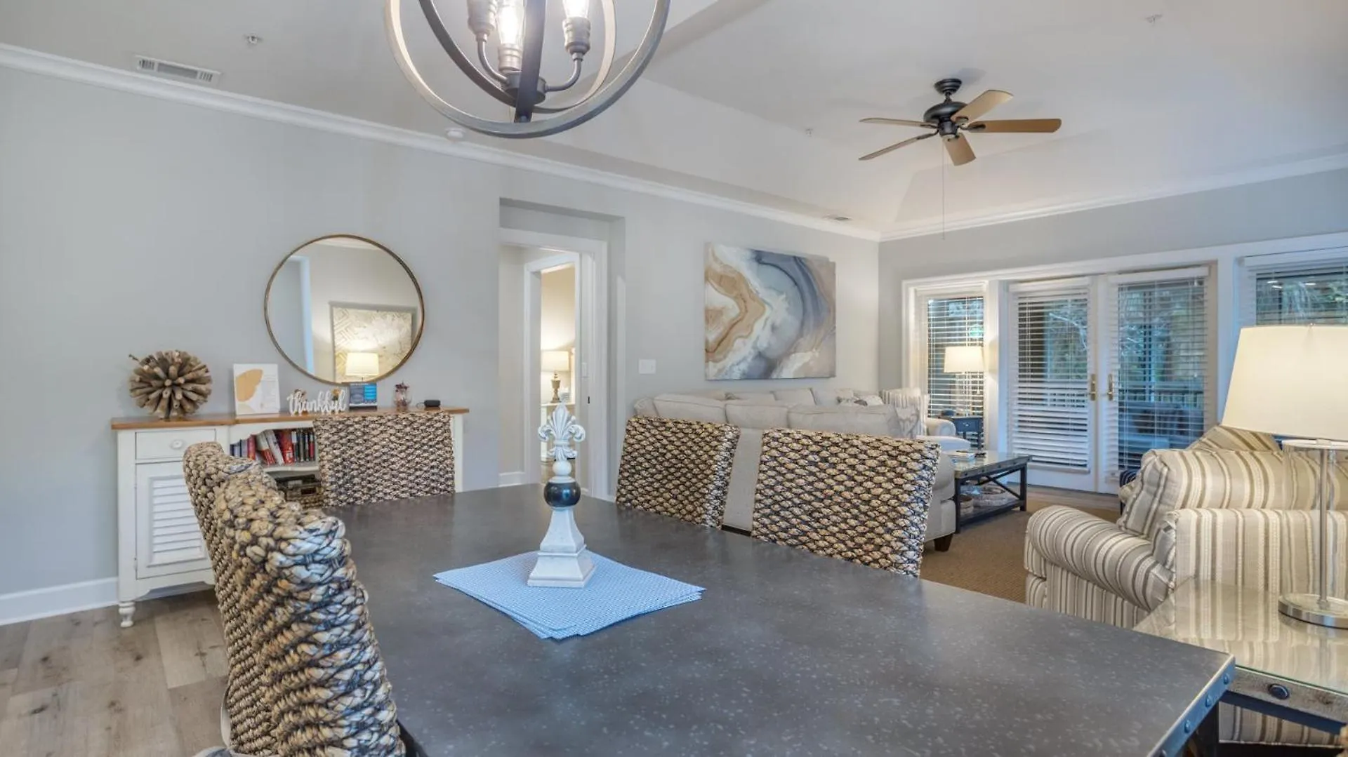 Coastal, Luxury, Walk To Hilton Head Island