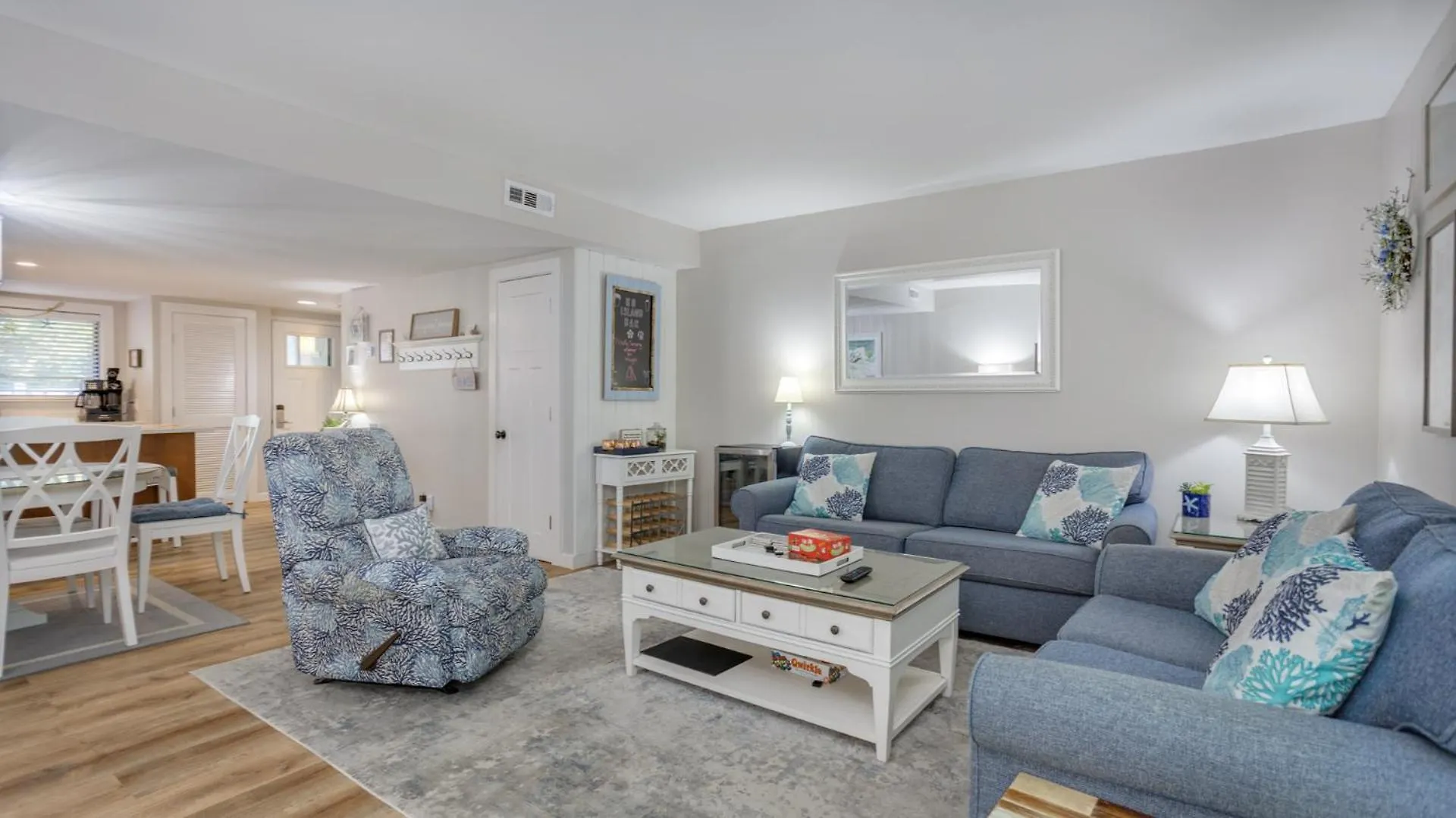 Pet Friendly, Private Patio, Villa