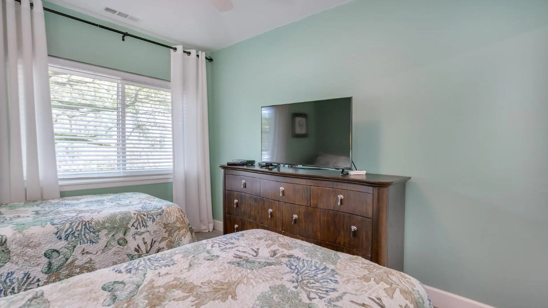 Villa Pet Friendly, Private Deck, Coastal