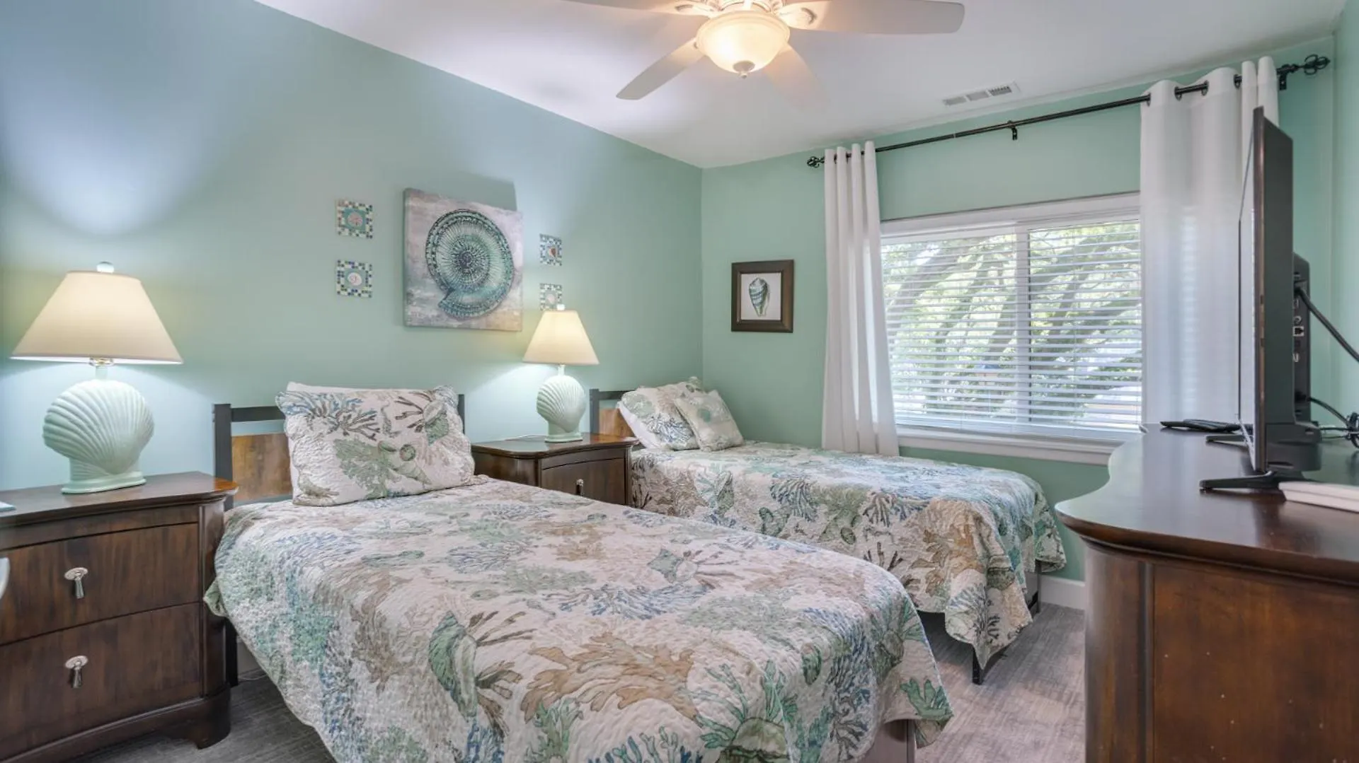 Pet Friendly, Private Deck, Coastal Villa Hilton Head Island
