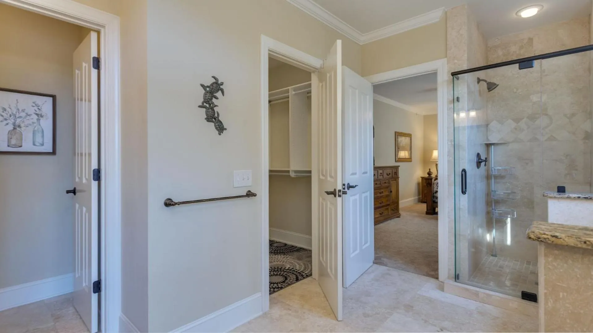 Family Getaway, Walk To Beach, Balcony Vila