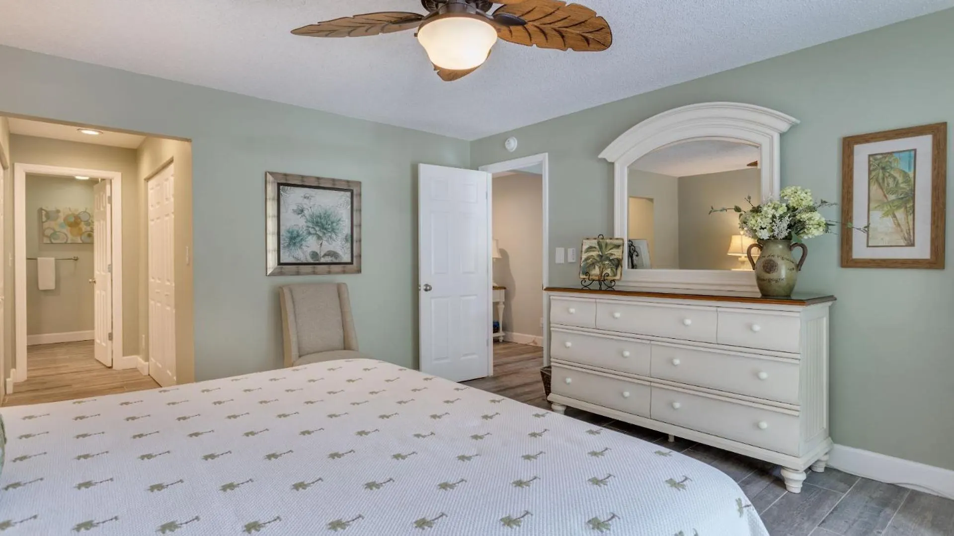 Coastal Getaway, Chef's Kitchen, Golf Villa *