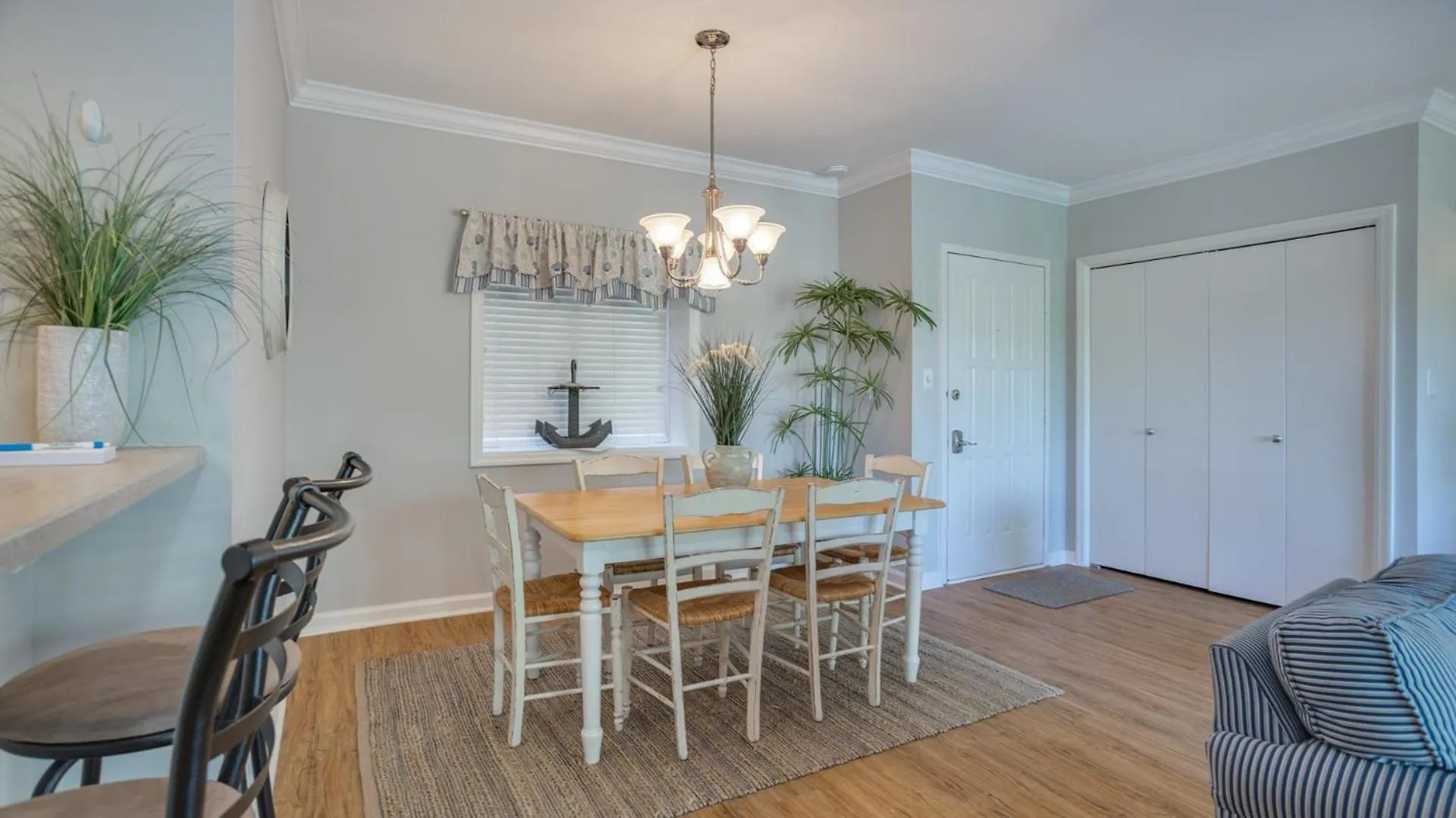 Villa Private Balcony, Getaway, Coligny