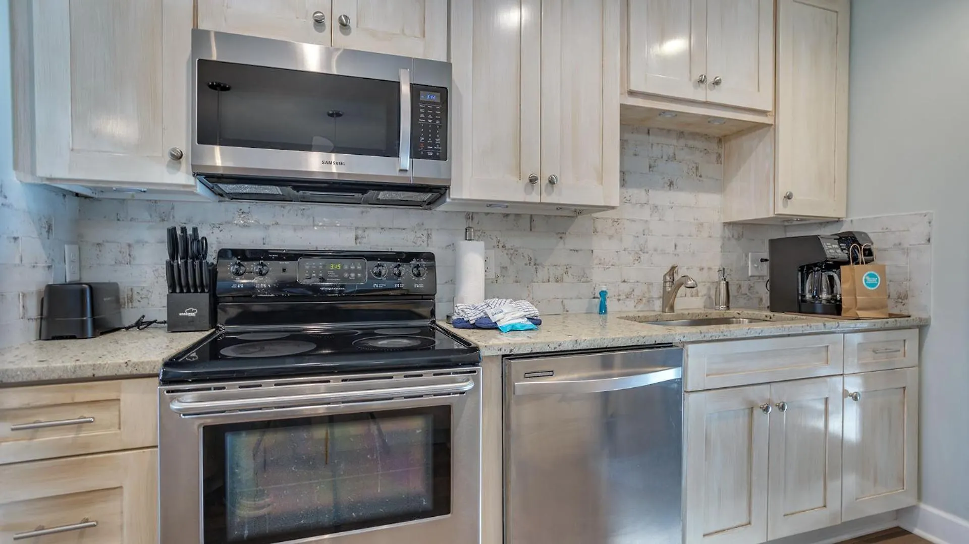 Screened Porch, Chefs Kitchen, Golf Views Villa Hilton Head Island