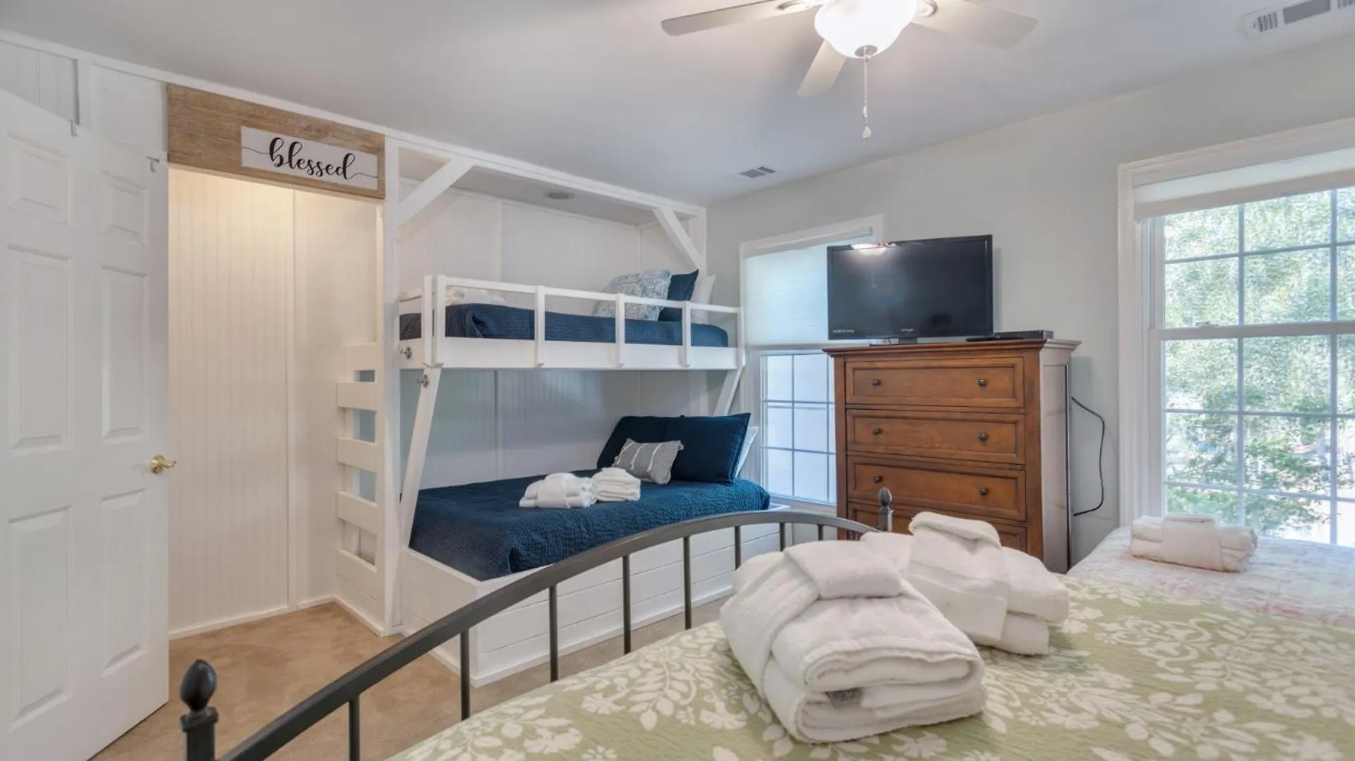 Private Balcony, Chefs Kitchen, Golf