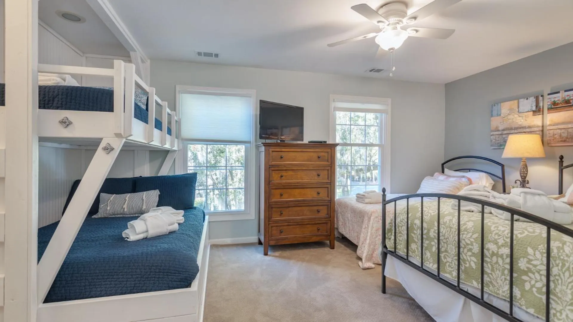 Private Balcony, Chefs Kitchen, Golf *
