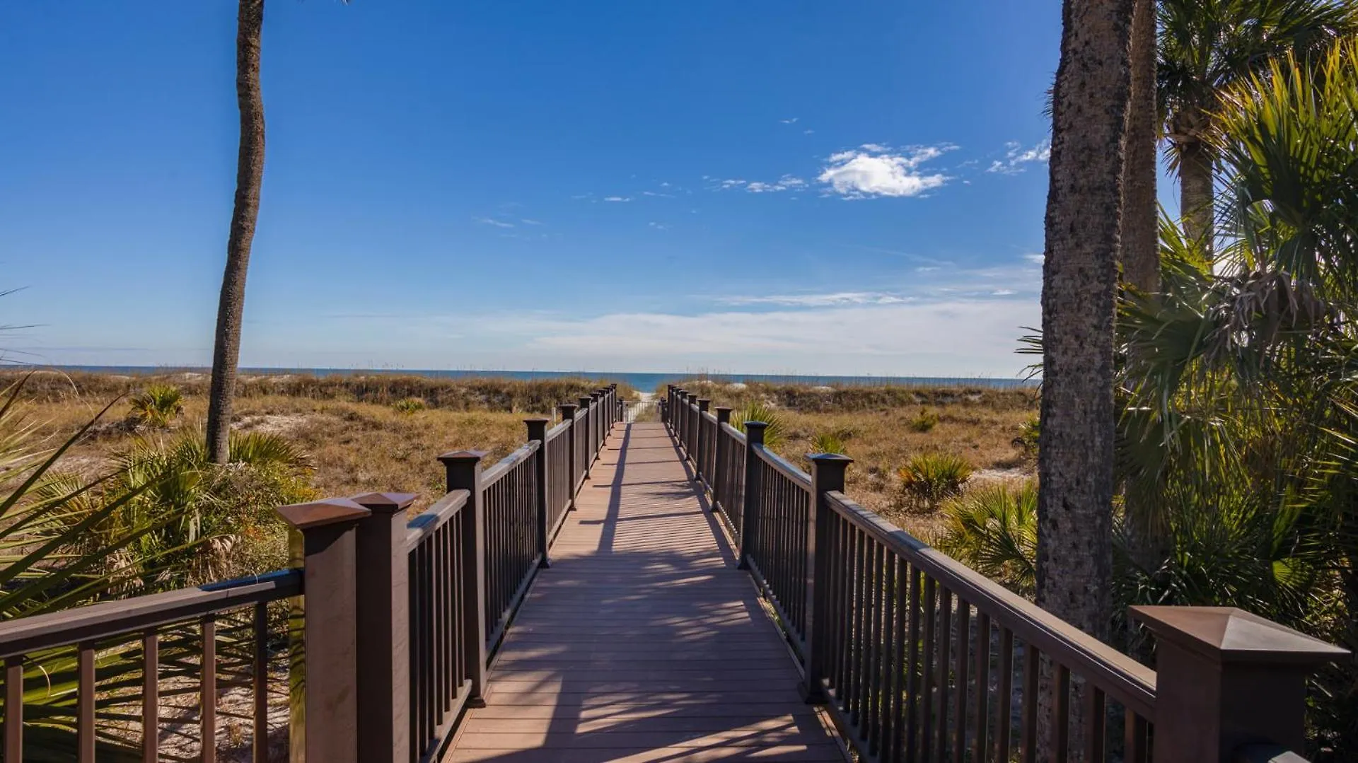 Villa Getaway, Walk To Beach, Deck