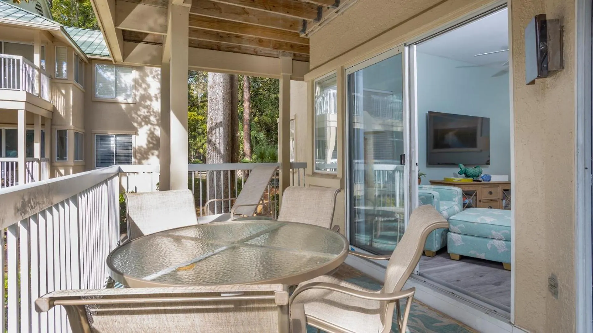 Villa Getaway, Walk To Beach, Deck *
