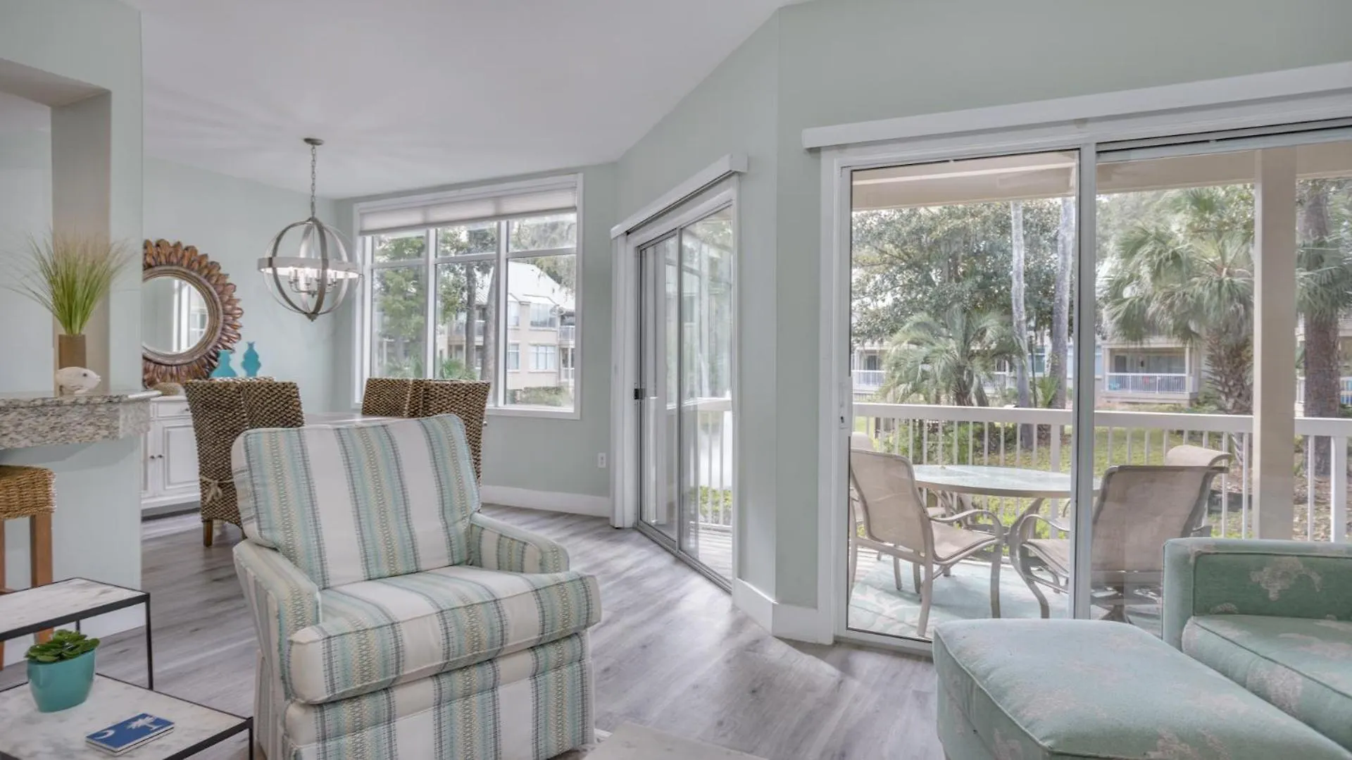 Villa Getaway, Walk To Beach, Deck *