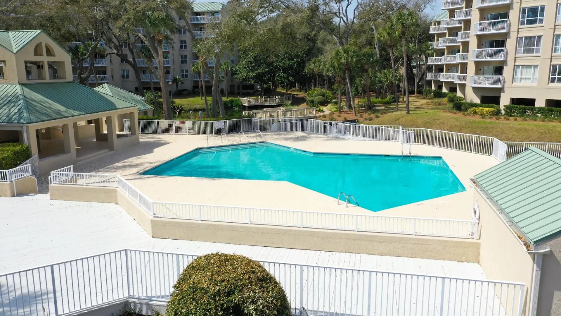 Villa Getaway, Walk To Beach, Deck *