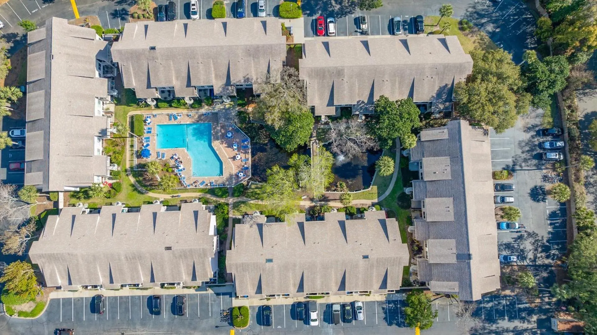 Complex Pool, Patio, Steps From Pool *