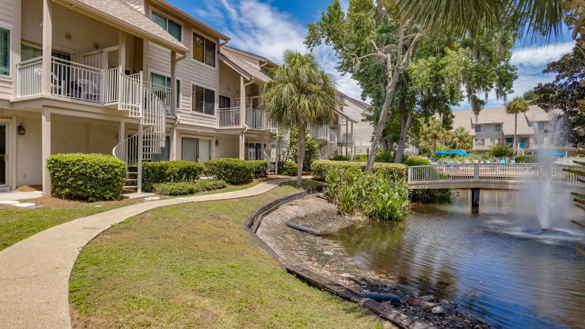 Complex Pool, Patio, Steps From Pool * Hilton Head Island