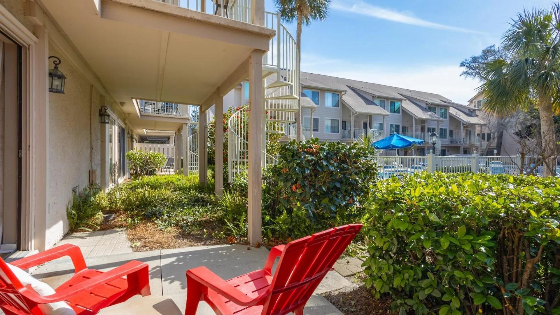 Complex Pool, Patio, Steps From Pool *