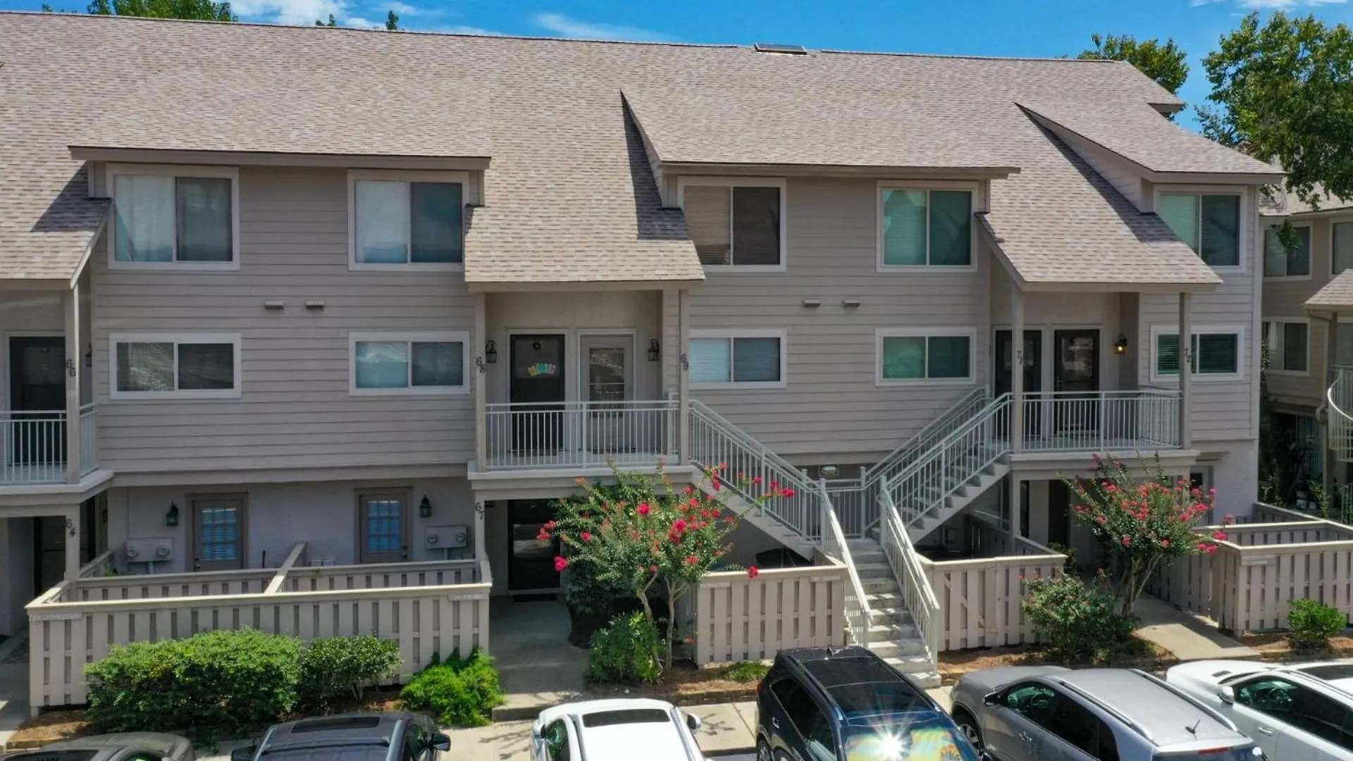 Chef Kitchen, Balcony, Smart Tvs *