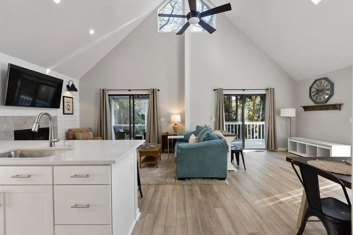 Coligny Area - Walk To Beach-3 Bed 2 Ba-17nfb * Hilton Head Island