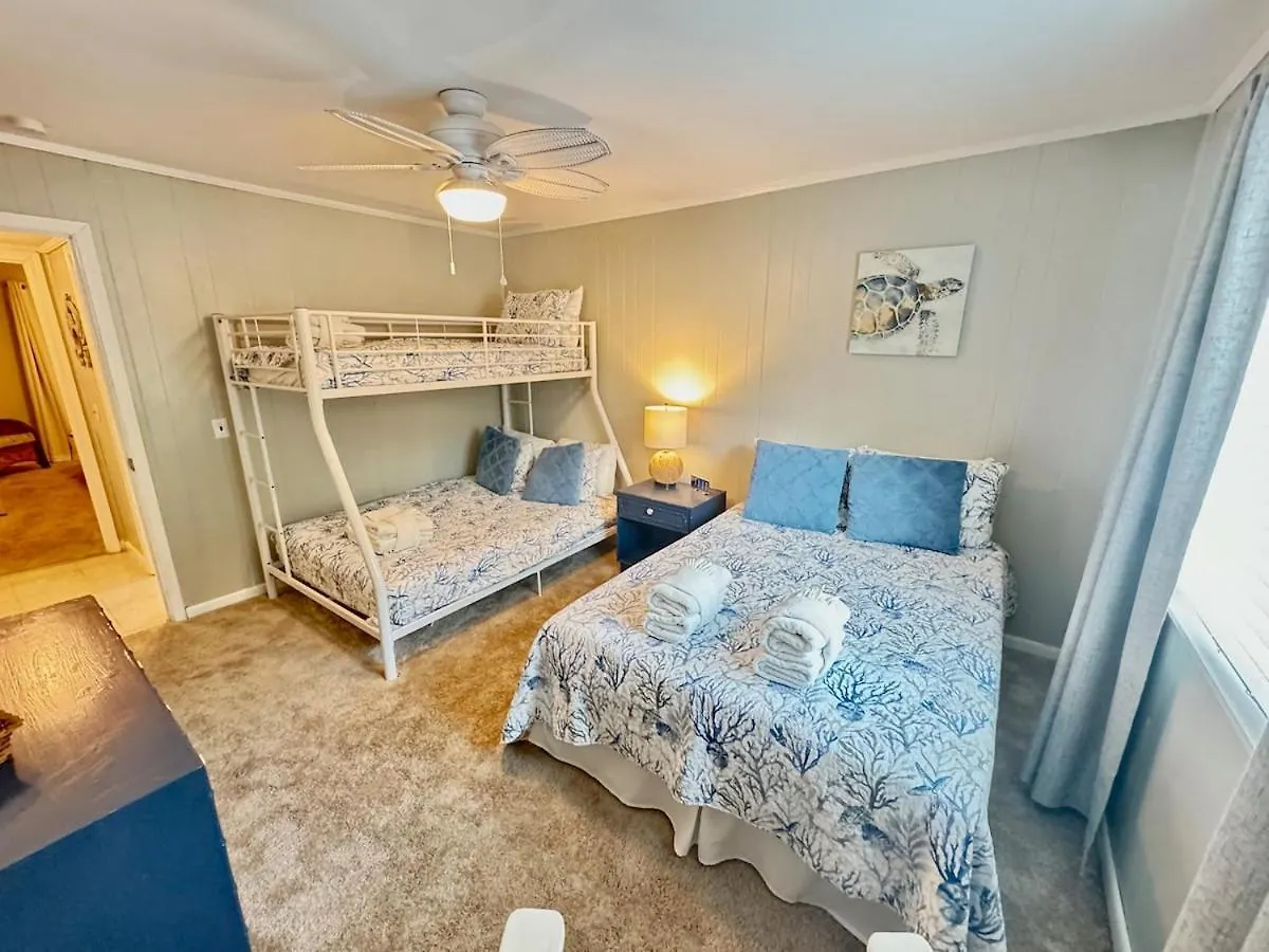 Walk To The - 2 Bed Close To It Hilton Head Island