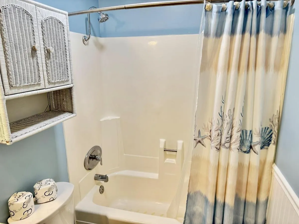 Walk To The - 2 Bed Close To It Holiday home Hilton Head Island