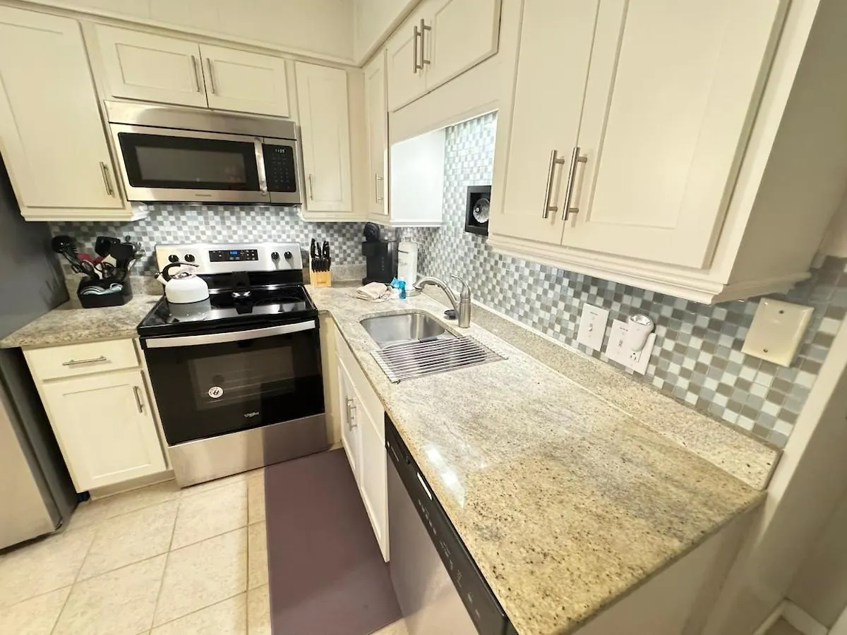 Walk To The - 2 Bed Close To It *