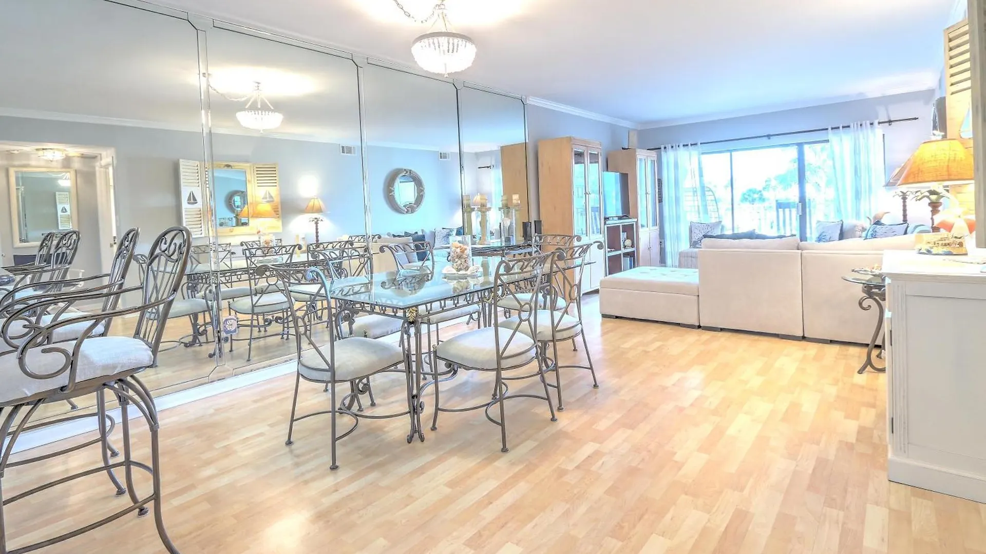 Villa Shorewood 235