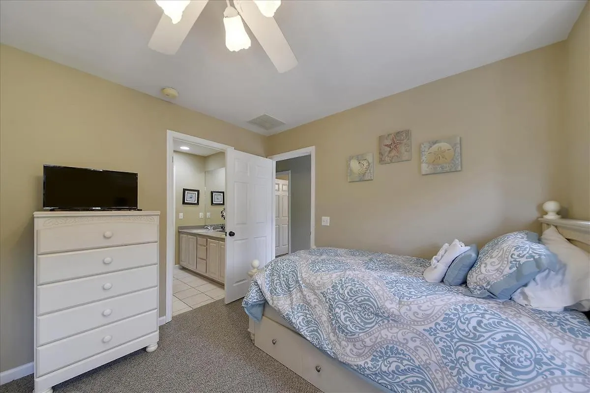 Holiday home 40 Bradley Road-private Pool, Easy Walk To Beach! Free Activities Included