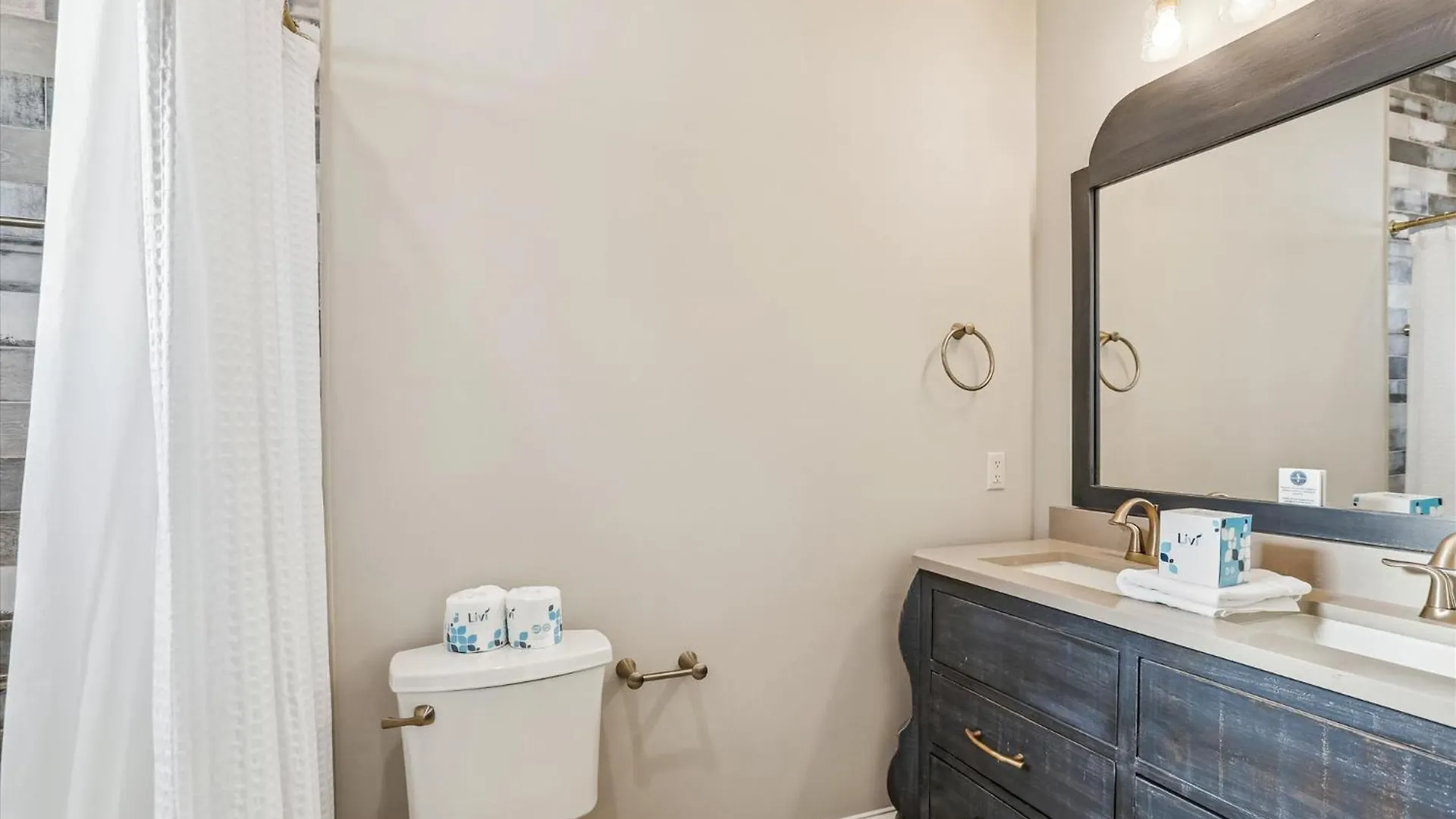 3 Shore Crest Lane- Chefs Kitchen, Game Room, Near Beach, Private Pool, Free Activities Included Hilton Head Island