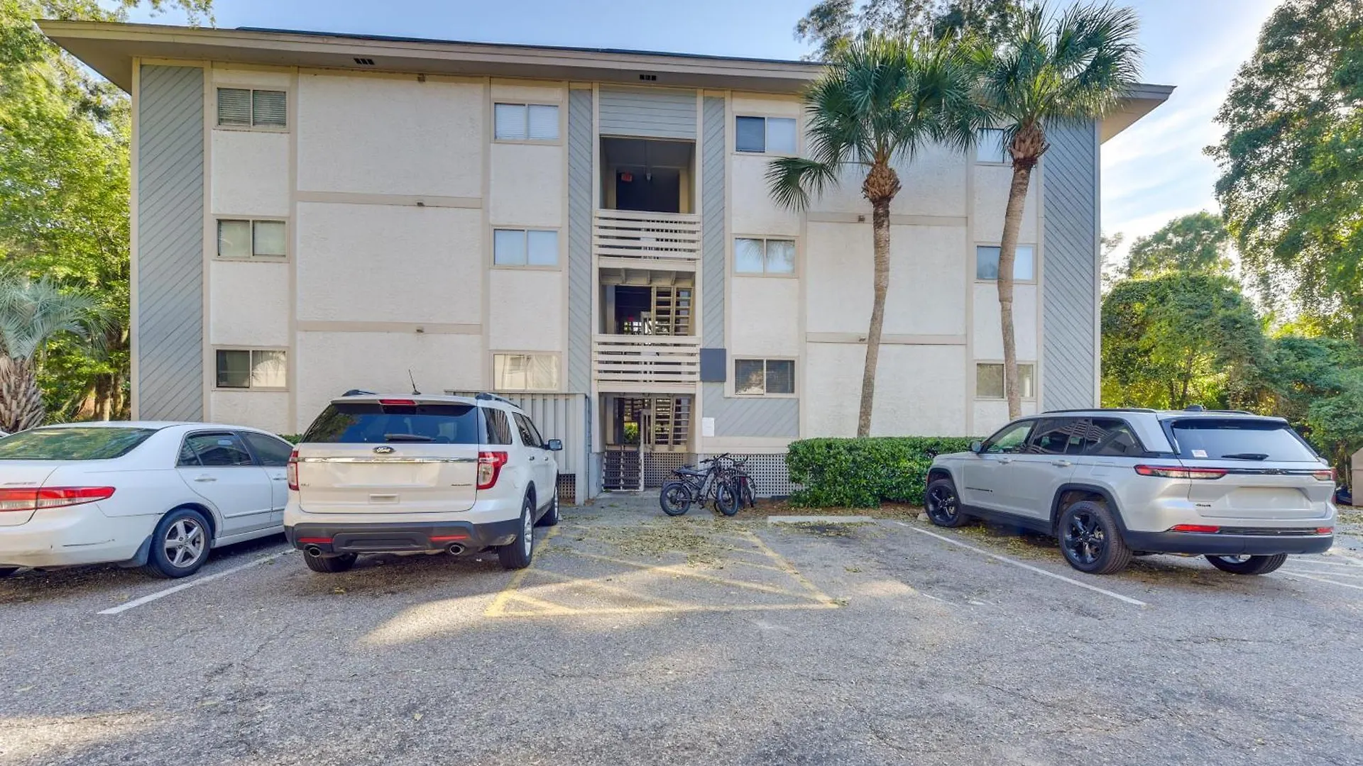 With Pool About 1 Mi To Beach! Apartment