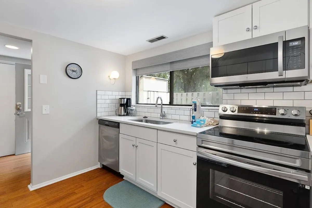 Pet Friendly Folly Field Stones Throw 3 Bed 2 & One Half Bath Holiday home Hilton Head Island